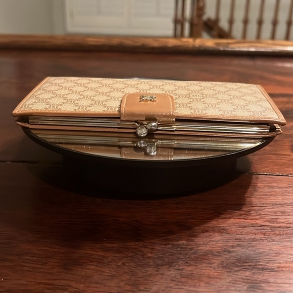 CELINE Vintage Macadam Leather Kisslock Long Wallet - Picture 4 of 10